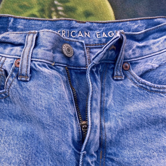🐲💙 American Eagle Distressed Mom Short - Picture 4 of 10